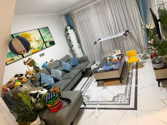 出售10区步行街4室1厅复式公寓