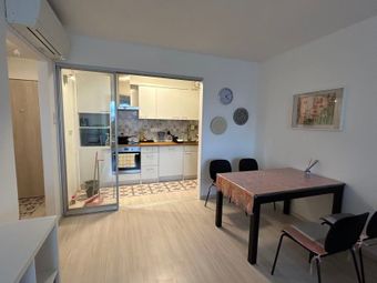 出租13区LIVIN对面新式2室1厅公寓