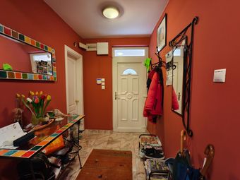 18区升龙附近，环境优美，四室一厅连体别墅出售