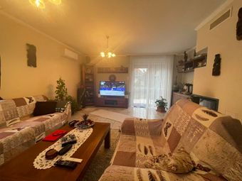 出售18区升龙附近最漂亮宁静的小区联体四室一厅别墅